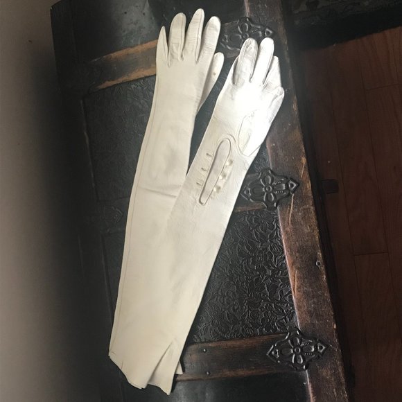 ARIS OF PARIS Accessories - ARIS OF PARIS:  VINTAGE 1940-50S WHITE KID LEATHER GLOVES SIZE 7